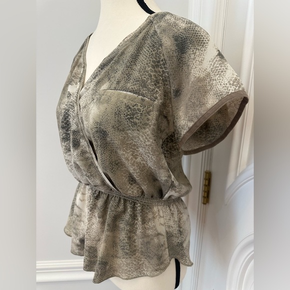 Wilfred Aritzia Y2K Snakeskin Peplum Top (Size Medium) - Picture 3 of 8